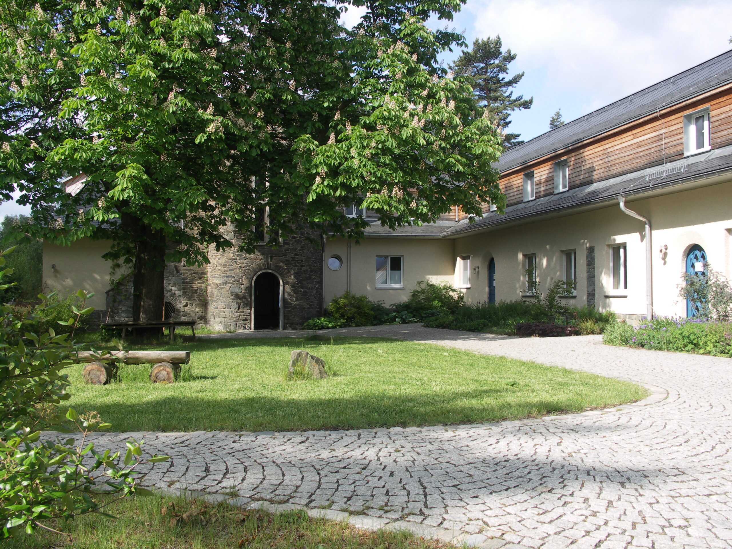 Chestnut Court in Dhamma Dvara
